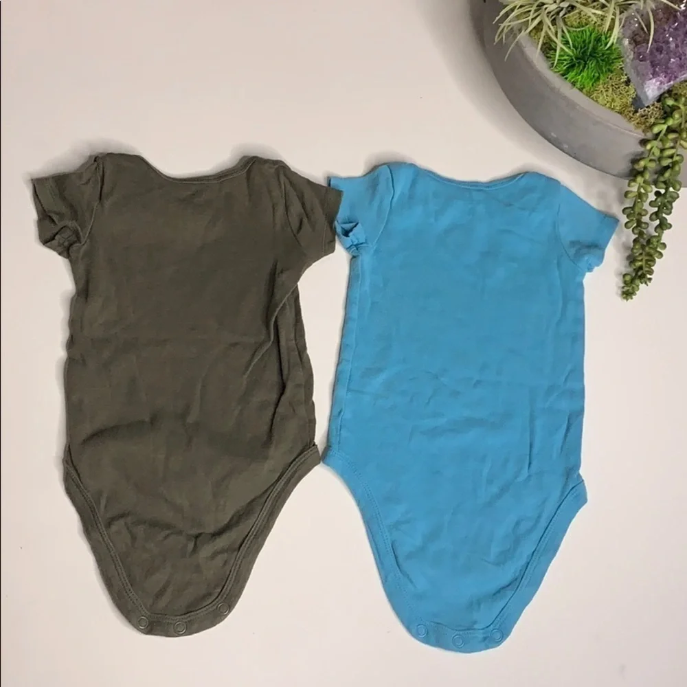 Carter’s 2 Neutral Tone Onesie Bodysuits Animal baby boy bundle 9 months